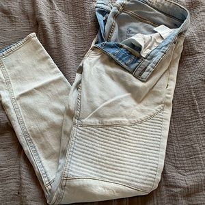 Men’s light wash skinny jeans